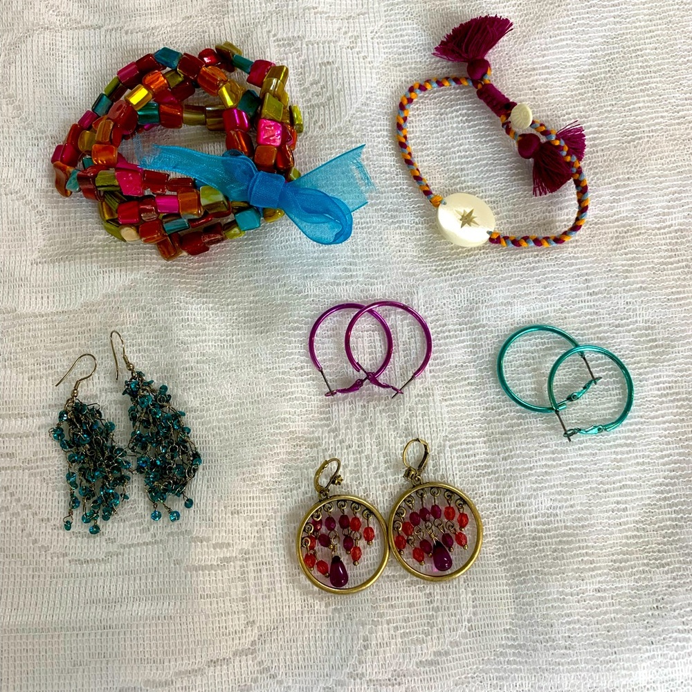 Jewelry Bundle- 2 bracelets 4 pairs of earrings